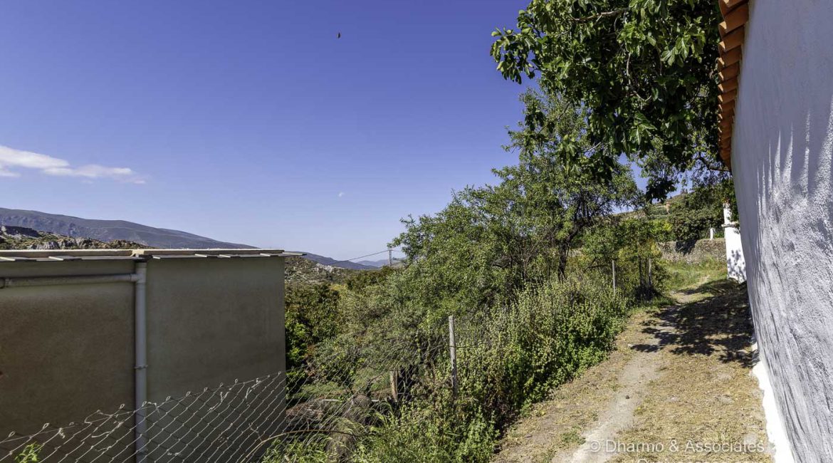 BAY 08: Finca with Nave and Alberca