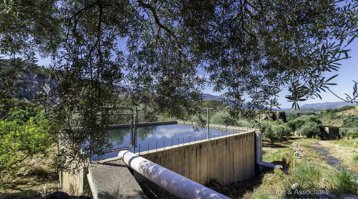 BAY 08: Finca with Nave and Alberca