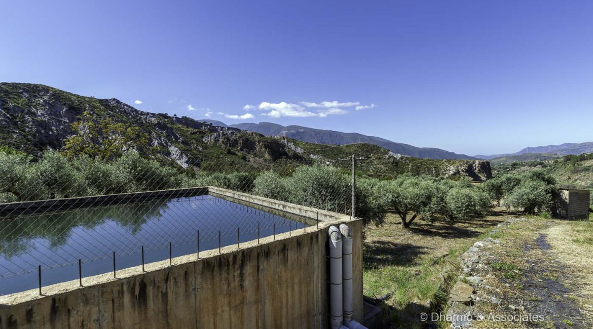 BAY 08: Finca with Nave and Alberca