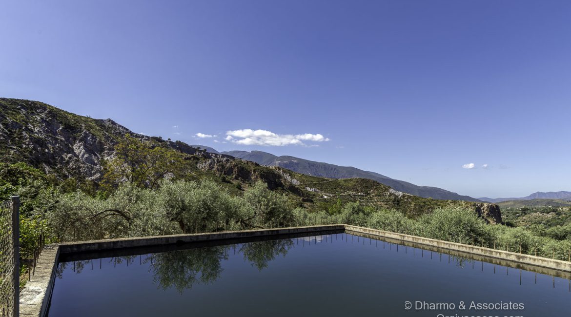 BAY 08: Finca with Nave and Alberca