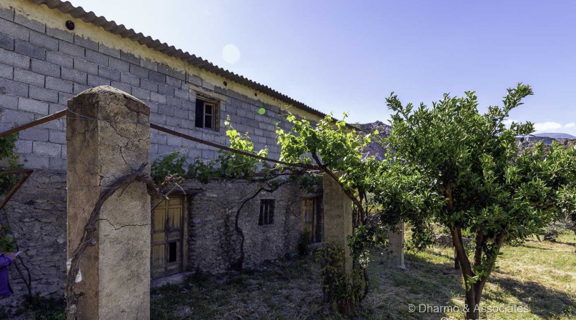 BAY 08: Finca with Nave and Alberca