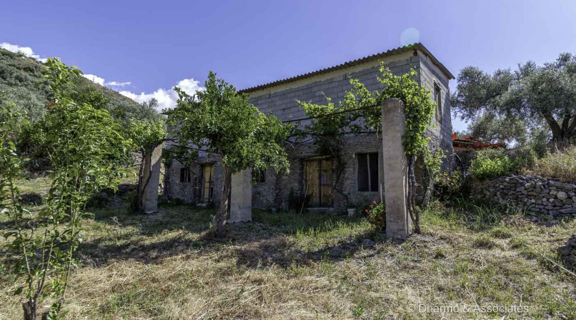 BAY 08: Finca with Nave and Alberca